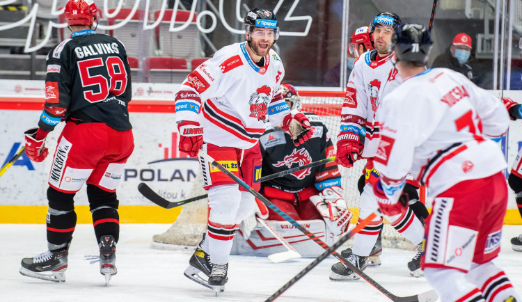 Velká výhra! Hanáci porazili první Třinec, který poprvé v sezoně nebodoval