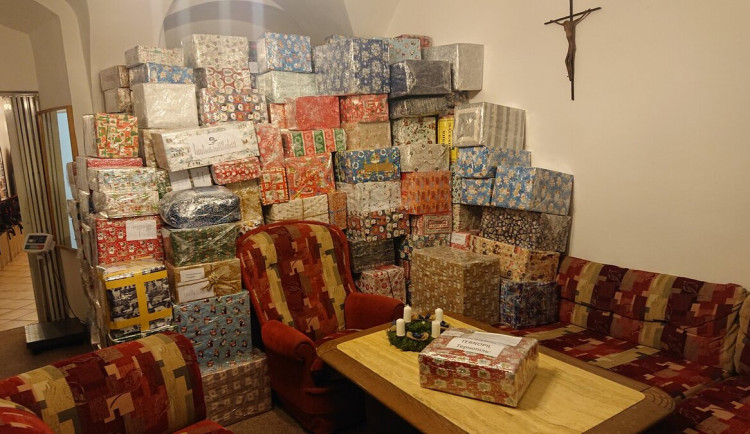 Na Ukrajinu míří tuna dárků, poprvé bez doprovodu charity