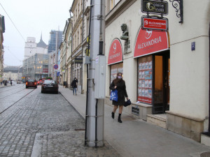 Ulice 8. května je opět v provozu. Stává se z ní napůl pěší zóna