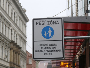 Ulice 8. května je opět v provozu. Stává se z ní napůl pěší zóna