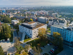 Obyvatelé ulic okolo FNOL mohou žádat o parkovací místa zdarma v areálu nemocnice
