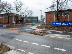 Obyvatelé ulic okolo FNOL mohou žádat o parkovací místa zdarma v areálu nemocnice