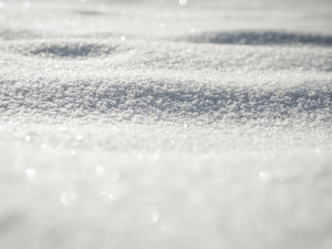 Cesty v Olomouckém kraji pokrývá po hustém sněžení rozbředlý sníh