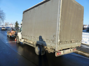 FOTO: Včas nedobrzdil a způsobil vysokou škodu i na dalších autech. Policie apeluje na řidiče