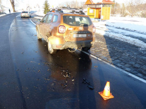FOTO: Včas nedobrzdil a způsobil vysokou škodu i na dalších autech. Policie apeluje na řidiče