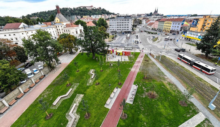 Dívčí bitka na Mendláku. V Brně se porvaly tři nezletilé dívky se dvěma mladými ženami