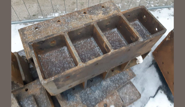 Blok k posouvání konstrukce