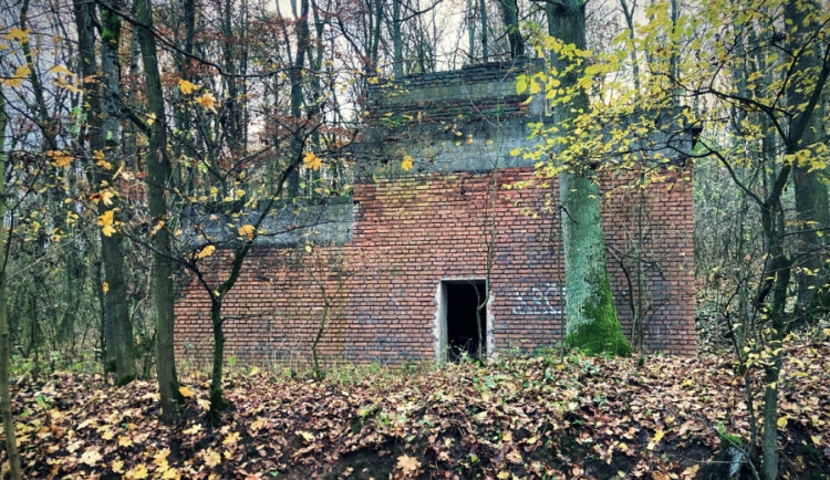 FOTO: U Hradce Králové jsou zbytky tajné nacistické továrny