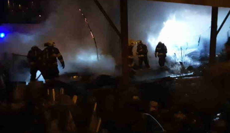 Na přerovském nádraží hořela drážní budova, bez zranění.