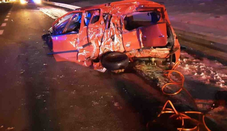 Na Šumpersku se srazilo pět aut, tři lidé byli zraněni