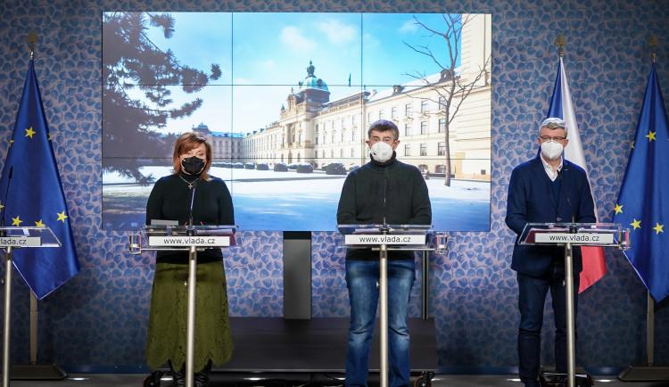 Obchody zatím neotevřou. Situace není podle vicepremiéra Havlíčka dobrá