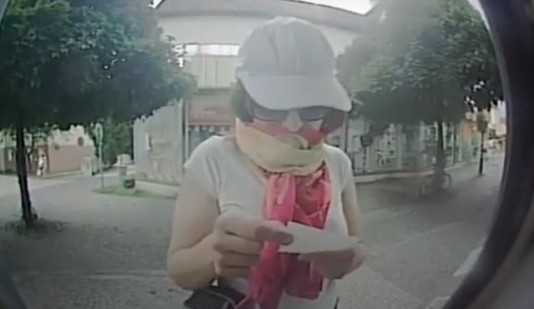 Mám tvé intimní fotky, zaplať. Policie vyšetřuje vydírání mužů s erotickým příběhem