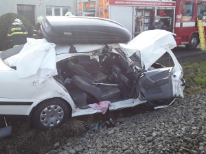 Při srážce vlaku a auta se na Prostějovsku zranili čtyři lidé