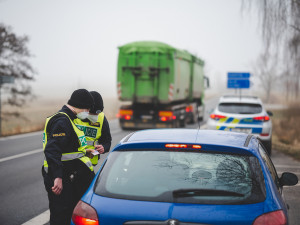 Policie hlídá hlavní i méně důležité cesty v Olomouckém kraji