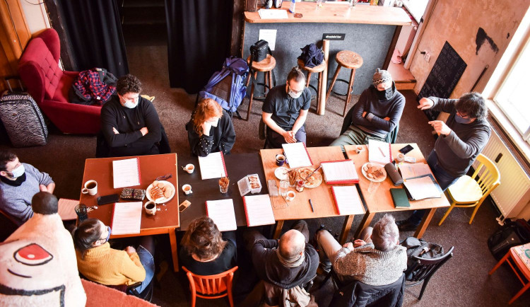 tri_sesetry_ctena01_17