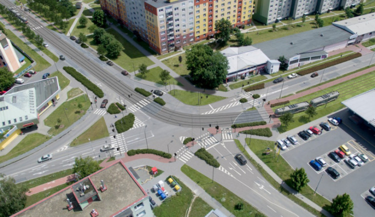 Kvůli stavbě tramvajové trati padly v Olomouci desítky stromů