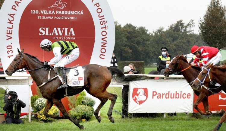 Slavia pojišťovna podpoří Velkou pardubickou jako titulární partner i v dalších letech