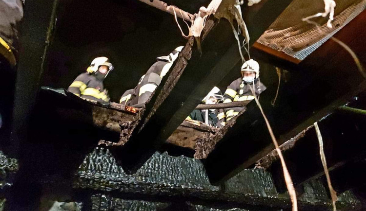 Požár ve firmě způsobil škodu přes milion korun. Příčina se vyšetřuje