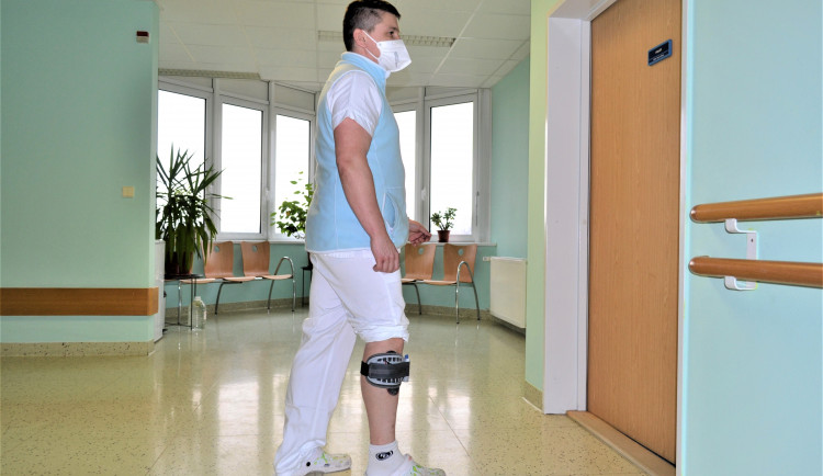 Lékař z prostějovské nemocnice i přes roztroušenou sklerózu dál pomáhá pacientům