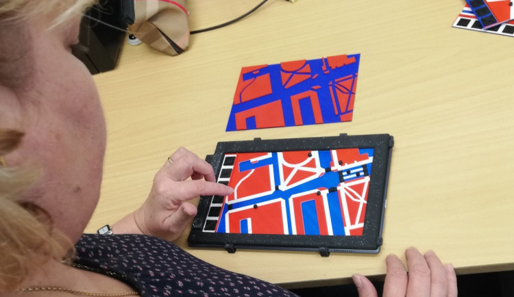 Olomoučtí vědci vyvinuli pomůcku pro zrakově postižené. 3D hmatové mapy zlepšují orientaci