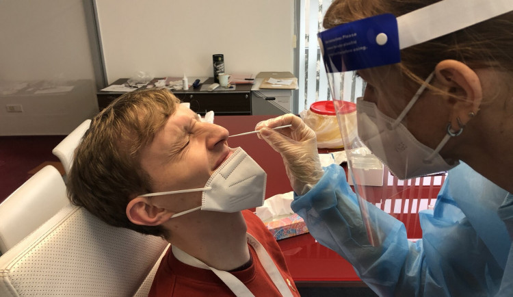 size3-16148808444008-60-zajem-o-testovani-na-jihu-moravy-roste-firmy-hledaji-pomoc-jine-si-pomahaji-samy