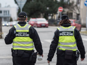 Strážníci kvůli rouškám řešili v Olomouci od loňského března téměř 1300 přestupků