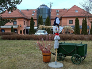 Hranice před Velikonocemi ozdobily tři obří kraslice. Akce však města zrušila