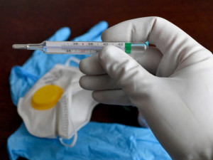 Epidemie koronaviru v Olomouckém kraji slábne, nových nákaz je méně