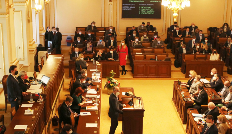 size3-16167847266616-2-nouzovy-stav-bude-platit-i-pres-velikonoce-skoncit-by-mel-11-dubna