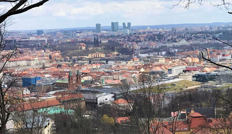 Pivovar, rušný Anděl a smíchu stejně jako jinde. Podívejte se, jak se žije na Smíchově
