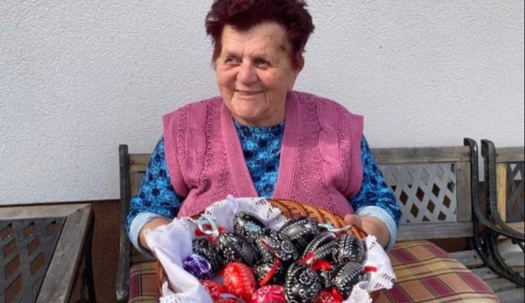 size4-16171978850182-60-neobycejni-jihomoravska-mistryne-pres-80-let-vytvari-skrabanim-unikatni-kraslice