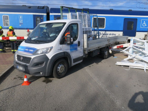 V Grygově se na přejezdu srazilo auto s vlakem. Zraněný nebyl nikdo