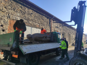 Jeseník nechal převézt sochu Rudoarmějce do muzea v České Vsi