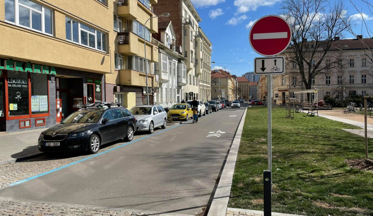 Cyklisté projedou Gorkého ulici také v protisměru