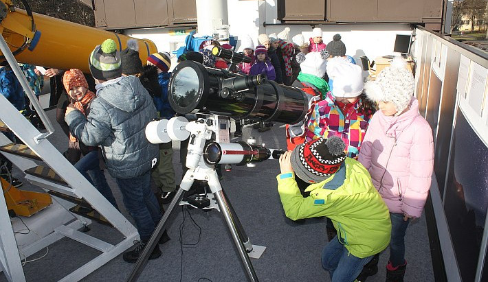 Děti v pozorovatelně - foto z roku 2016