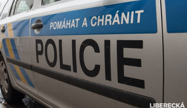 Policie pátrá po ženě kvůli případu neoprávněného výběru z bankomatu