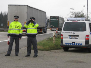 Celníci našli v dodávce na dálnici motocykly ukradené v Rakousku