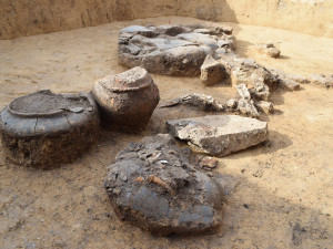 V Seloutkách archeologové objevili komorový hrob se šperky a korálky