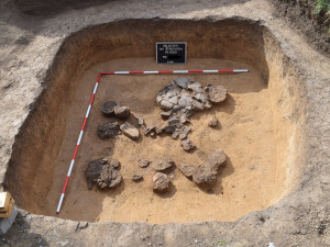 V Seloutkách archeologové objevili komorový hrob se šperky a korálky
