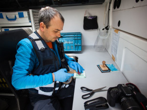 Mám dobrý pocit, když objevím stopu vedoucí k odhalení pachatele, říká kriminalistický technik Jiří Černěnko