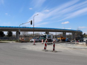 V Přerově se otevřela nová estakáda. Dopravě ve městě uleví jen částečně