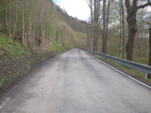 Silnici u Hanušovic se po sesuvu půdy podařilo opravit v rekordním čase