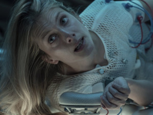 Netflix láká na Amy Adamsovou či na klaustrofobické sci-fi, HBO na Zločin století