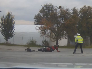 Soud v Šumperku potrestal motorkáře za sražení policistky pouze podmínkou