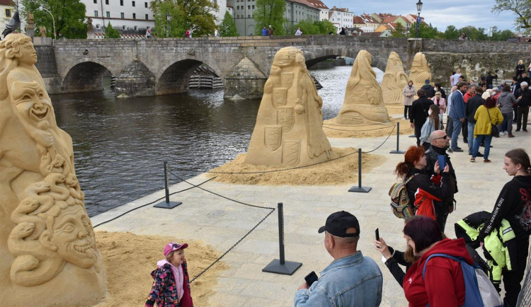 V Písku se opět otevřela galerie pod širým nebem. Umělci vytvořili pět soch