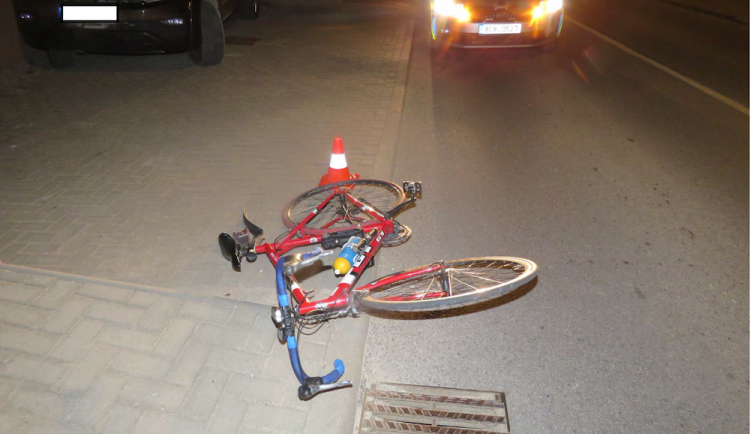 Řidič srazil cyklistu a ujel. Policie teď hledá svědky, kteří můžou pomoci