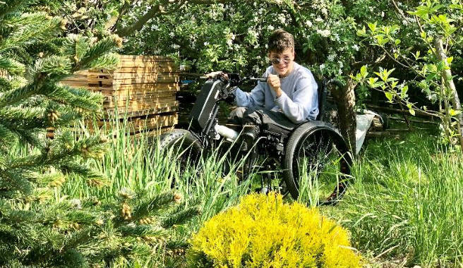 Hendikepovaný Šimon z Hořic dostal vozík s pohonem. Místní se na něj složili za jeden den