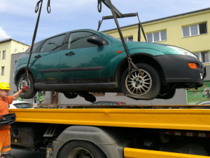 Olomouc a Prostějov vyhlásily válku autovrakům. Z ulici jich zmizely desítky / Michal Folta