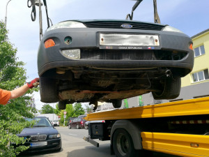 Olomouc a Prostějov vyhlásily válku autovrakům. Z ulici jich zmizely desítky / Michal Folta