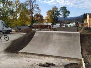 Jeseník má nový skatepark. Kombinuje streetový park s moderní BMX dráhou